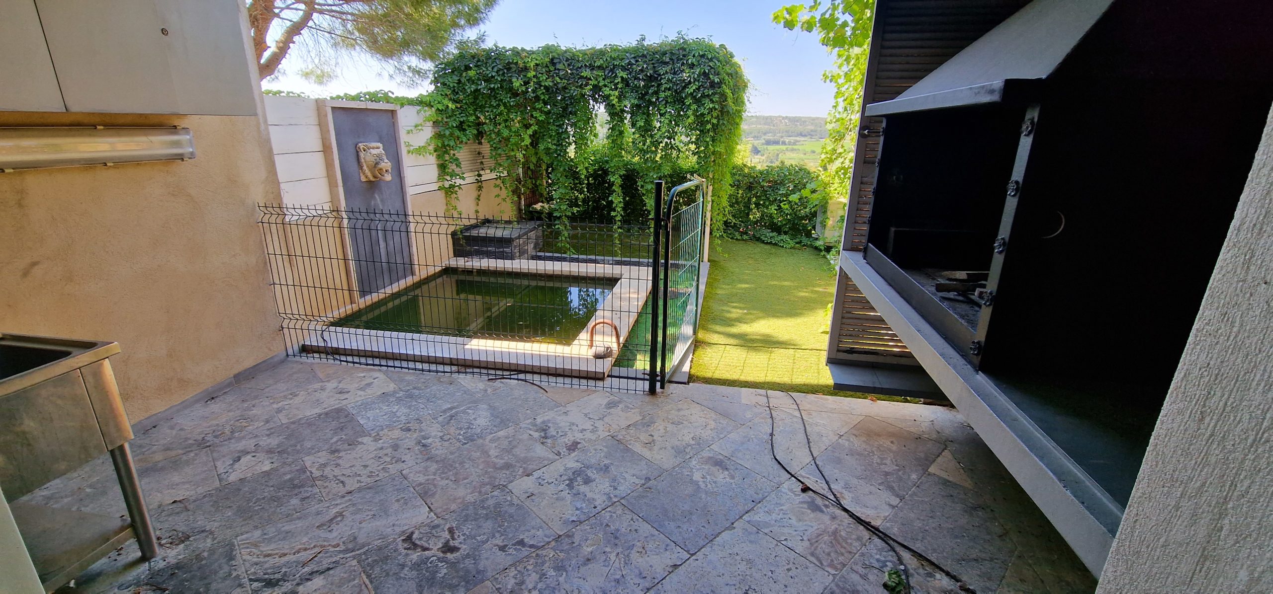 Lançon de Provence maison en copropriété avec jardin, vue magnifique